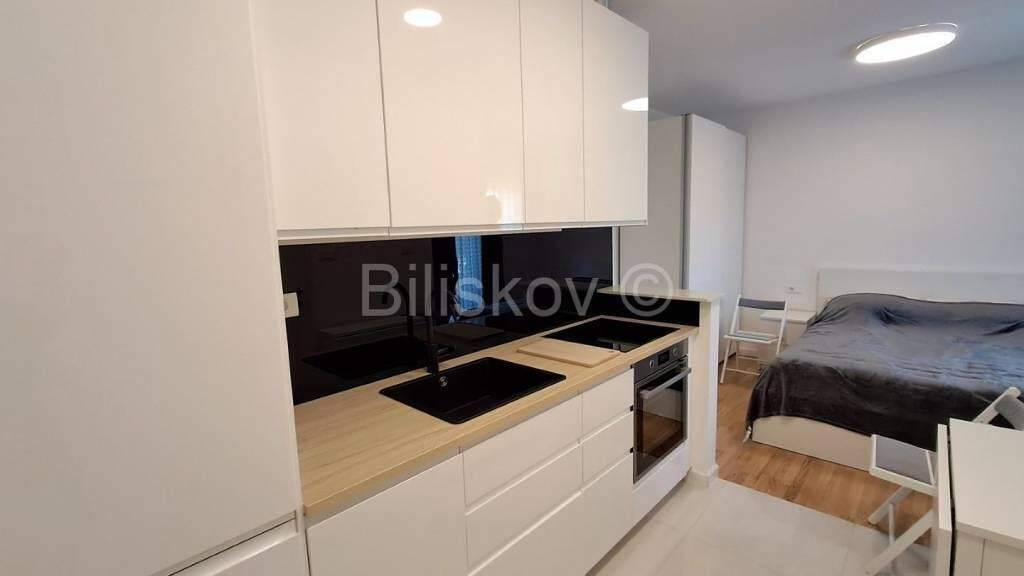 Studio zur Miete 750 € 1 Zimmer 24 m² 3. Geschoss Split