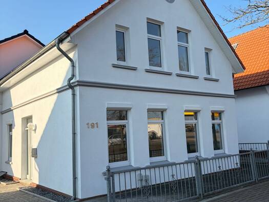 Einfamilienhaus zur Miete 1.050 € 5 Zimmer 100 m² frei ab 01.05.2026 Breite Straße 191 Brake 26919