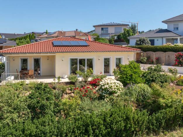 Bungalow zum Kauf 699.000 € 4 Zimmer 145,5 m² 722 m² Grundstück Griesbach Bad Griesbach i.Rottal 94086