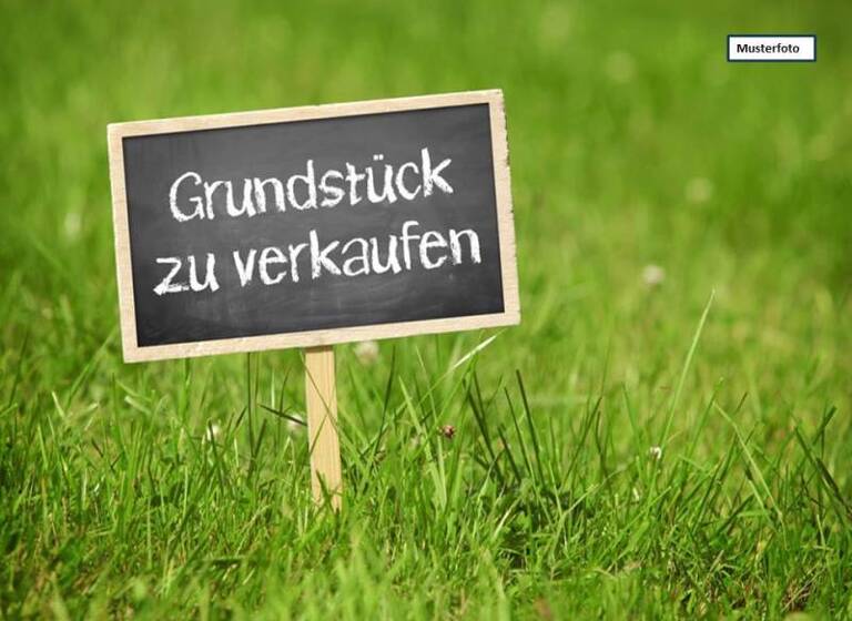 Grundstück zur Zwangsversteigerung provisionsfrei 6.900 € 9.501 m²<br/>Grundstück Halle Halle 33790