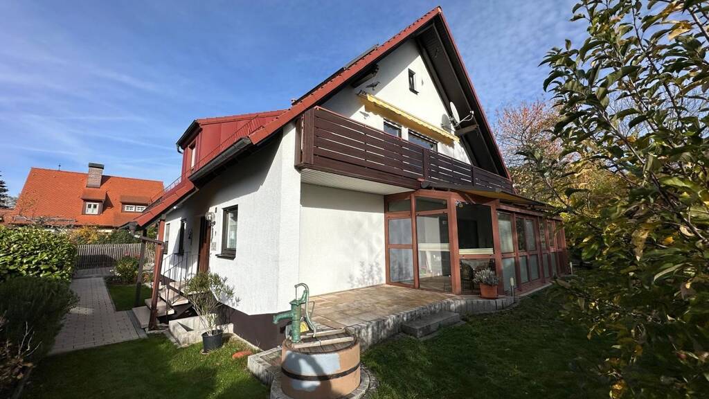 Großes Zweifamilienhaus, in begehrter, ruhiger Lage von Fürth Dambach