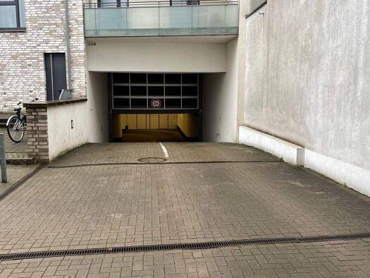Tiefgaragenstellplatz zur Miete provisionsfrei 160 € Kirchentwiete 6-12 Ottensen Hamburg 22765