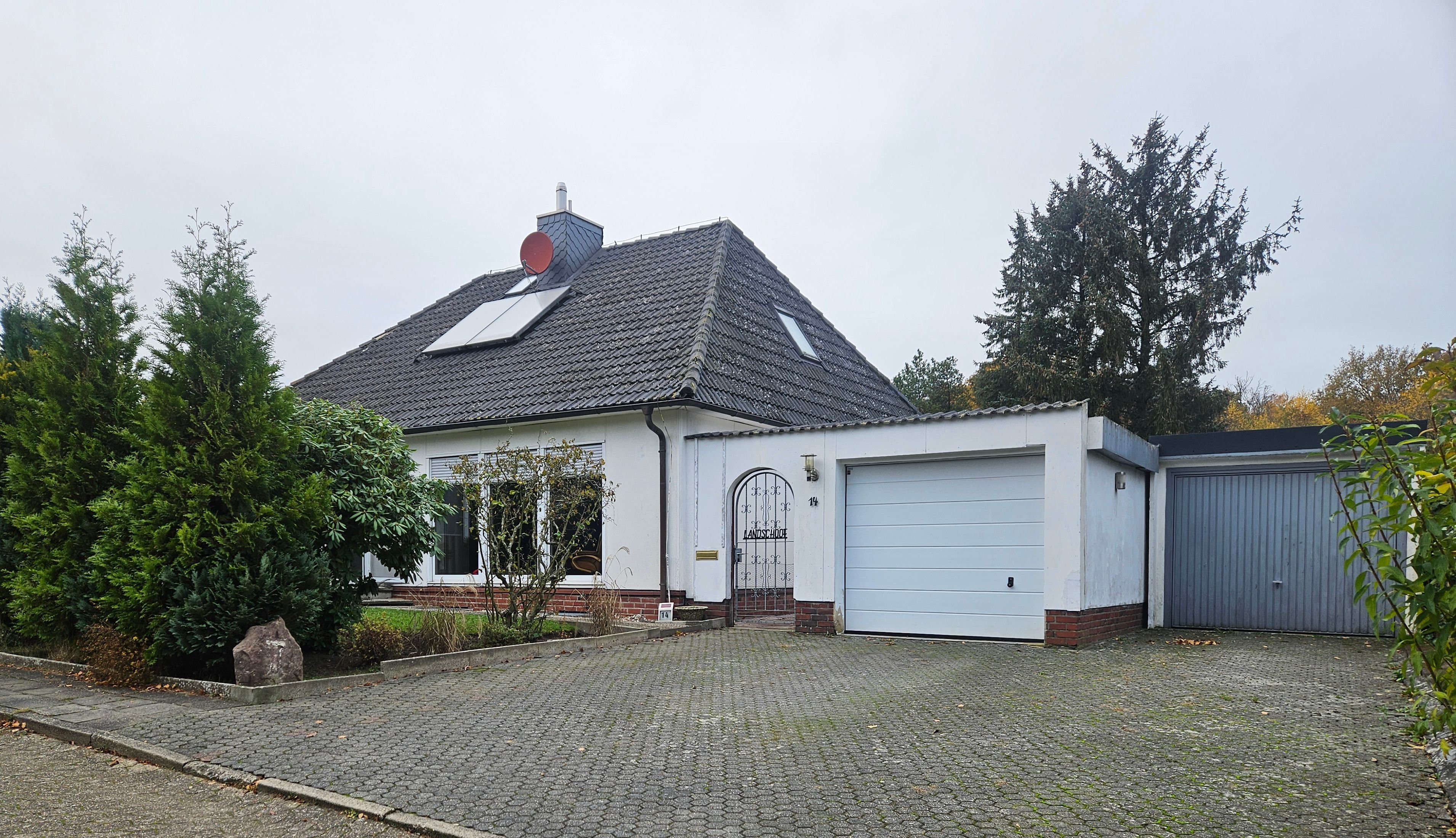 Einfamilienhaus zum Kauf 175.000 € 4 Zimmer 150 m²<br/>Wohnfläche 949 m²<br/>Grundstück Altenwalde Cuxhaven 27478