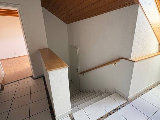 Maisonette zur Miete 950 € 3,5 Zimmer 100 m² Geschoss 3/4 frei ab 01.10.2026 Jestetten Jestetten 79798