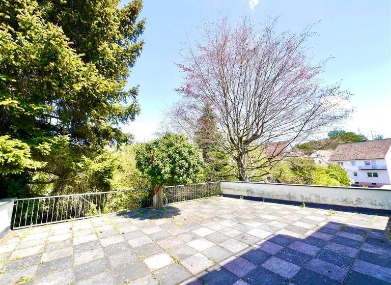 Mehrfamilienhaus zum Kauf 675.000 € 6 Zimmer 229 m²<br/>Wohnfläche 530 m²<br/>Grundstück ab sofort<br/>Verfügbarkeit Neunkirchen Neunkirchen a. Brand 91077