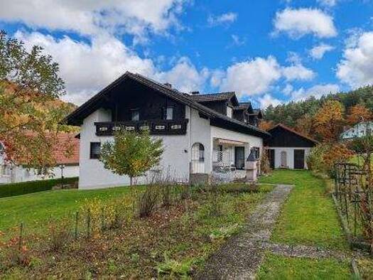 Einfamilienhaus zum Kauf 369.000 € 7 Zimmer 236 m² 1.153 m² Grundstück frei ab sofort Miltach 93468