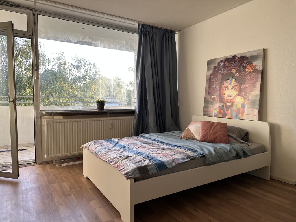 Wohnung zur Miete Wohnen auf Zeit 1.290 € 4 Zimmer 38 m²<br/>Wohnfläche 01.04.2025<br/>Verfügbarkeit Brüsseler Straße Auerberg Bonn 53117