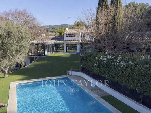 Villa zum Kauf provisionsfrei 2.100.000 € 9 Zimmer 410,9 m² 3.000 m² Grundstück Nord Sanary-sur-Mer 83110