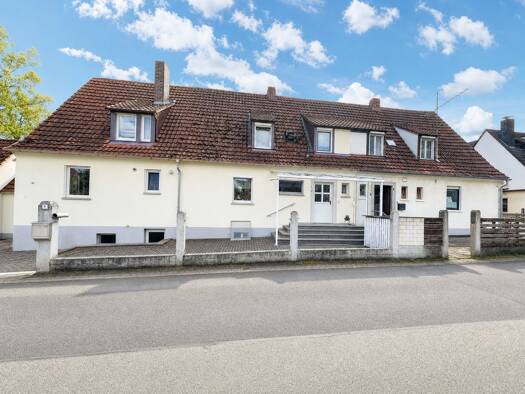 Doppelhaushälfte zum Kauf 330.000 € 7 Zimmer 175 m² 573 m² Grundstück frei ab sofort Weyer Gochsheim 97469