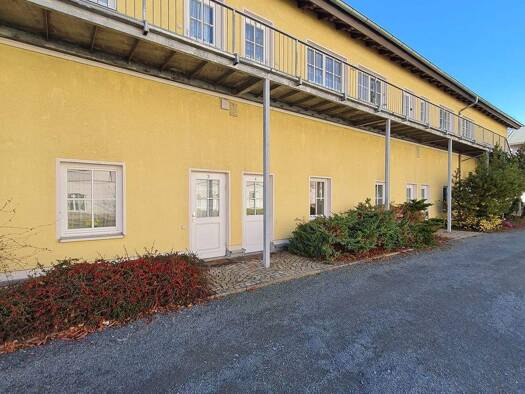 Wohnung zur Miete 278 € 2 Zimmer 50,7 m² EG frei ab sofort Neumark 08496