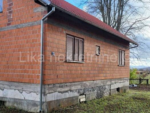 Einfamilienhaus zum Kauf 60.000 € 6 Zimmer 80 m² 9.243 m² Grundstück Brinje 53260