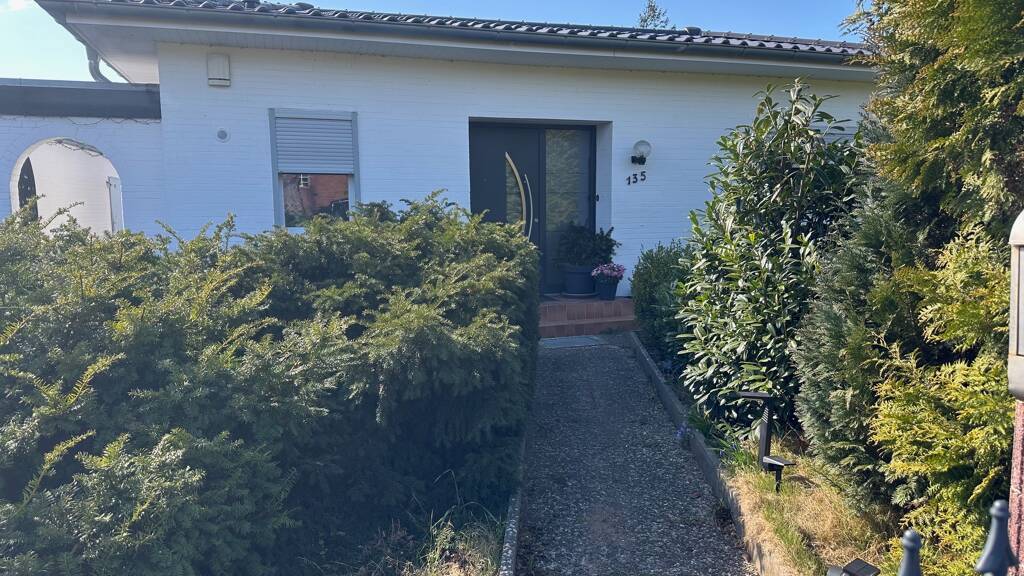 Haus zum Kauf 299.000 € 5 Zimmer 140 m² 818 m² Grundstück Güster 21514