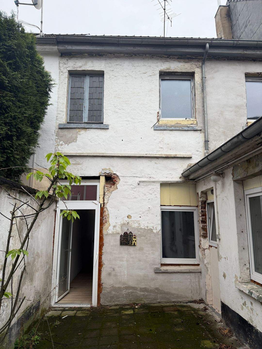 Immobilie in Krefeld - Sanierungsbedürftiges Reihenhaus in zentraler Lage von Krefeld - Bild 1