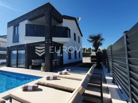 Haus zur Miete 3.000 € 4 Zimmer 178 m² Podsolarsko Sibenik