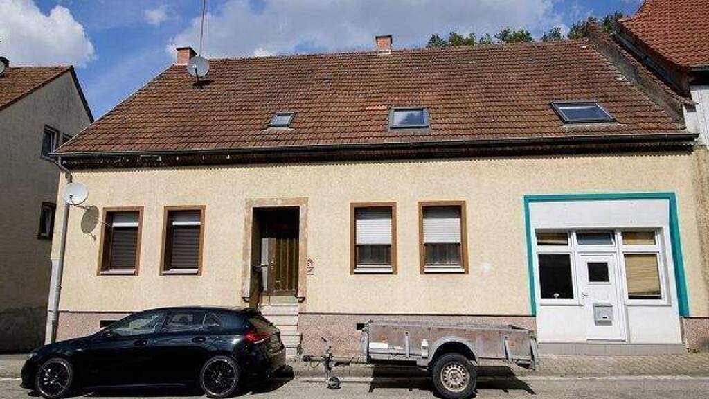 Mehrfamilienhaus zum Kauf 125.000 € 8 Zimmer 226,4 m² 926 m² Grundstück frei ab sofort Eßweiler 67754