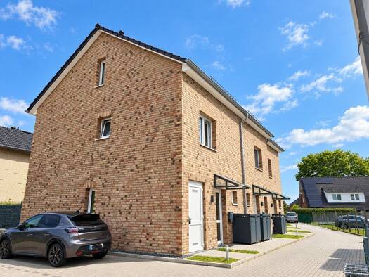 Reihenmittelhaus zur Miete 1.340 € 4 Zimmer 94,4 m² frei ab 01.12.2026 Holm 25488