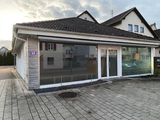 Laden zur Miete provisionsfrei 1.200 € 3 Zimmer 143 m² Verkaufsfläche Hauptstraße 19 Allmendingen 89604