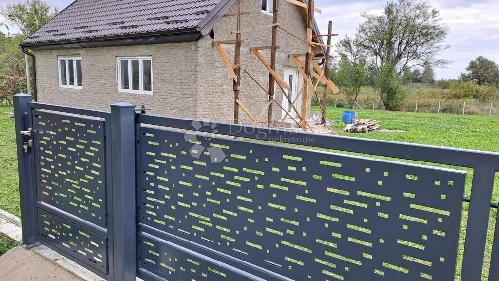 Haus zum Kauf 63.000 € 4 Zimmer 100 m² Gvozd