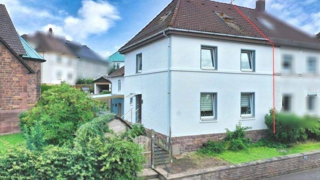 Doppelhaushälfte zum Kauf 150.000 € 7 Zimmer 130 m² 383 m² Grundstück frei ab sofort Fürstenberg 37699
