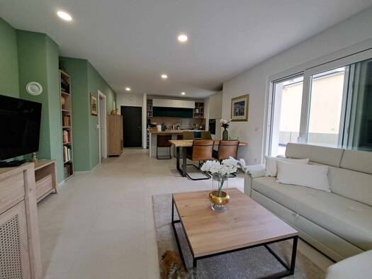 Wohnung zur Miete 1.700 € 4 Zimmer 80 m² 1. Geschoss Zoričići 51221