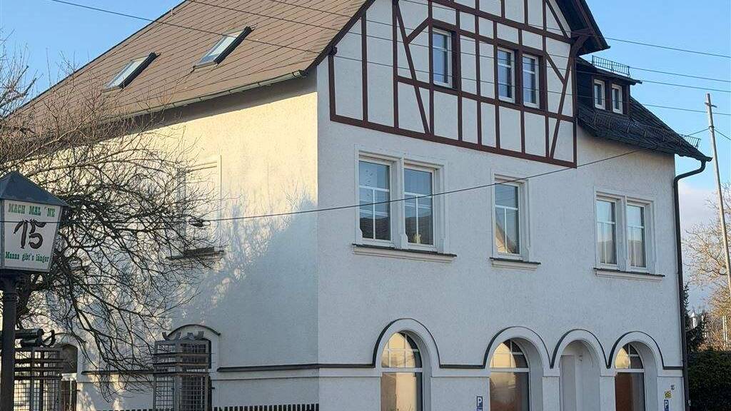 Einfamilienhaus zum Kauf 420.000 € 10 Zimmer 172 m² 989 m² Grundstück frei ab 01.03.2026 Syrau 08548