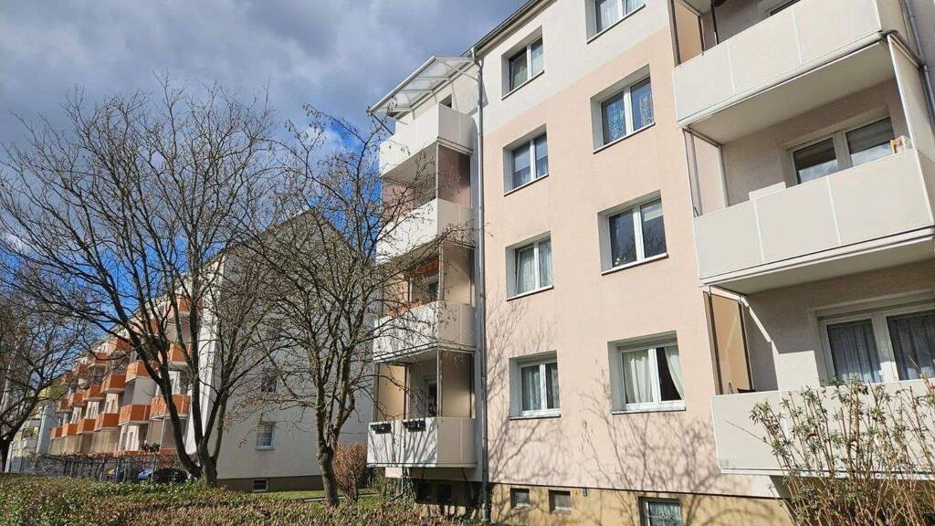 Studio zum Kauf 109.000 € 3 Zimmer 60 m² Damaschkestraße Halle 06130