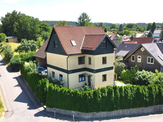 Haus zum Kauf 299.000 € 9 Zimmer 305 m² 598 m² Grundstück Schleusingen 98553