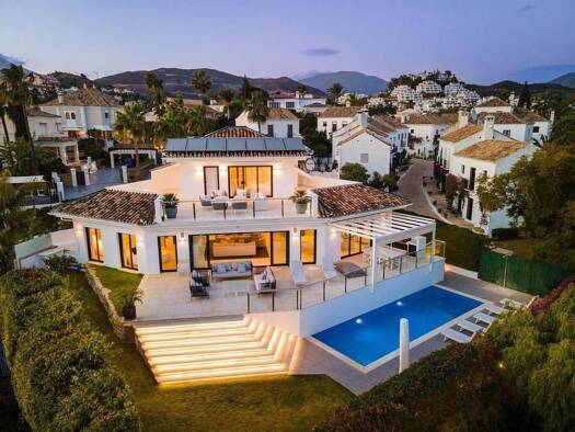 Villa zum Kauf - Erstbezug 2.995.000 € 5 Zimmer 397 m² 931 m² Grundstück Luque 29603