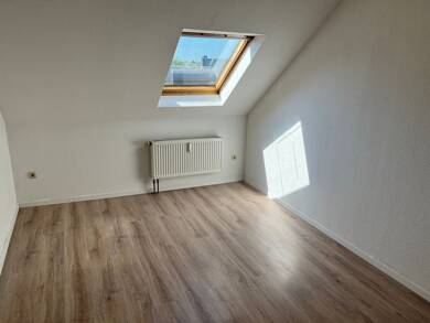 Wohnung zur Miete 520 € 3 Zimmer 87 m² Dachgeschoss, Geschoss 2/2 frei ab sofort Pestalozzistraße 14 Werdau Werdau 08412
