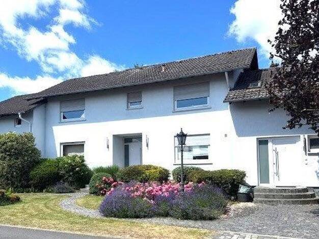 Mehrfamilienhaus zur Miete 2.340 € 4 Zimmer 180 m² 950 m² Grundstück frei ab 01.11.2026 Petterweil Karben 61184