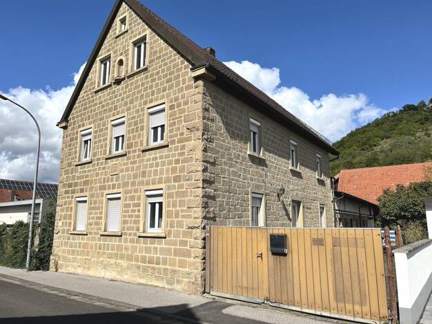 Einfamilienhaus zum Kauf 335.000 € 9 Zimmer 200 m² 749 m² Grundstück frei ab sofort Zeil Zeil am Main 97475