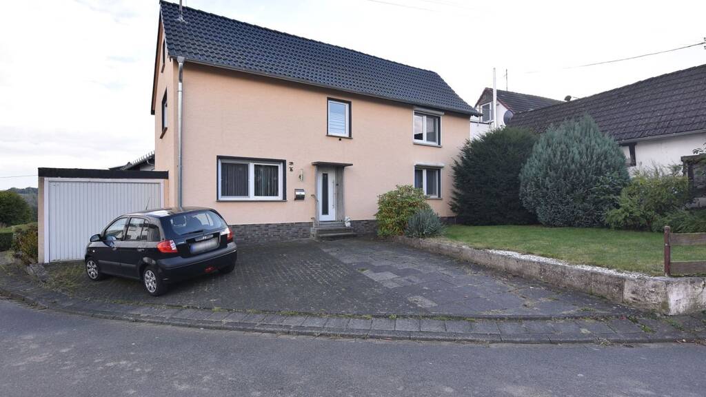 Einfamilienhaus zum Kauf 199.000 € 6 Zimmer 130 m² 377 m² Grundstück frei ab sofort Pleckhausen 56593