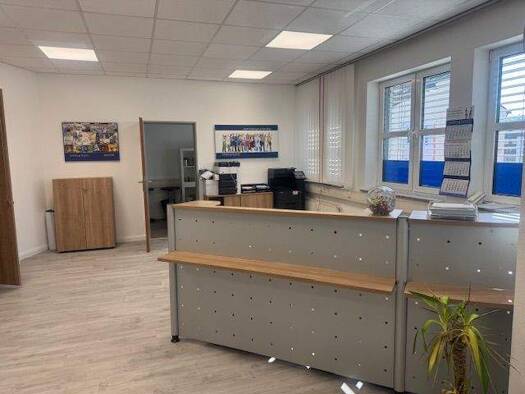 Bürogebäude zur Miete 1.100 € 4 Zimmer 152 m² Bürofläche Altenkirchen 57610