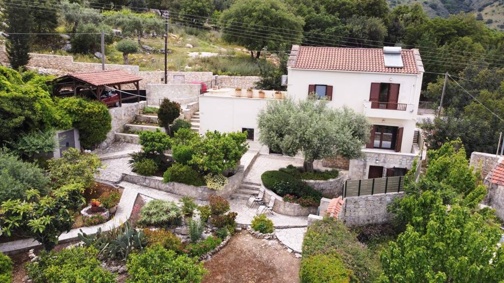 Villa zum Kauf 495.000 € 5 Zimmer 204 m² 1.187 m² Grundstück Emprosneros 73008