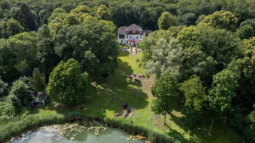 Villa zum Kauf 3.350.000 € 16 Zimmer 685,6 m² 9.096 m² Grundstück Neuglobsow Stechlin 16775