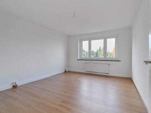 Wohnung zur Miete 326 € 3 Zimmer 59,2 m² 1. Geschoss frei ab sofort Thalheimer Straße 16d Altoschatz Oschatz 04758
