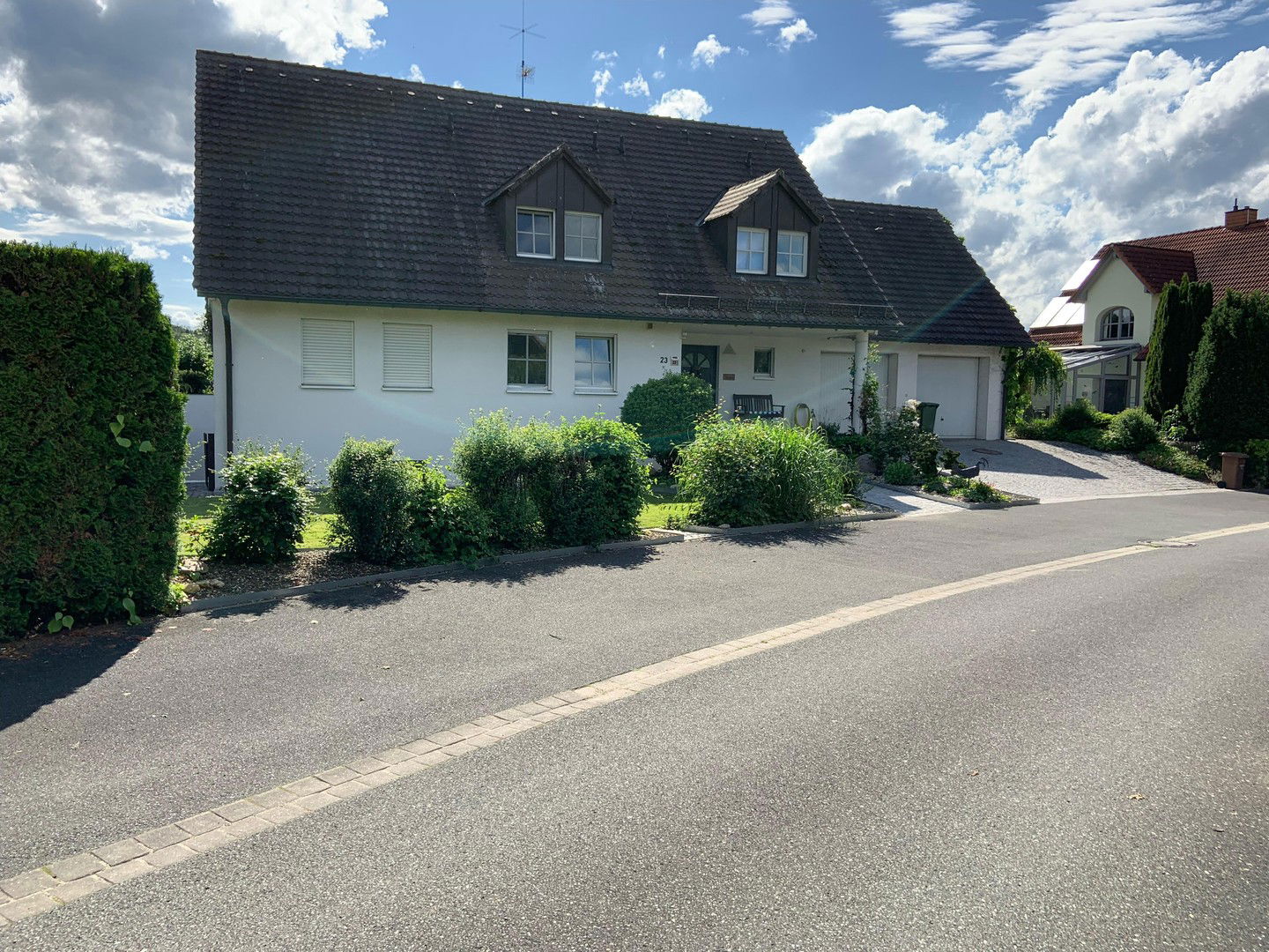 Einfamilienhaus zum Kauf provisionsfrei 1.250.000 € 9 Zimmer 275 m²<br/>Wohnfläche 1.043 m²<br/>Grundstück Jungenhofener Weg 23 Röbersdorf Hirschaid 96114