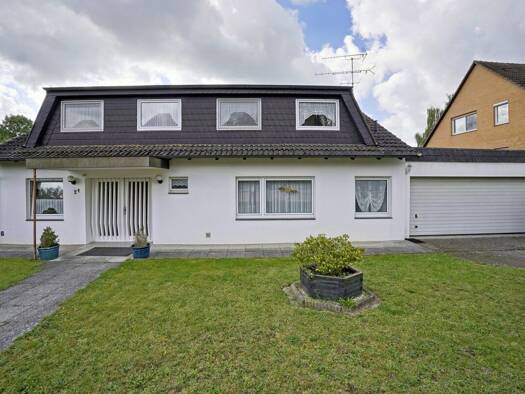 Einfamilienhaus zum Kauf 396.000 € 9 Zimmer 245 m² 1.049 m² Grundstück Nöpke Neustadt am Rübenberge 31535