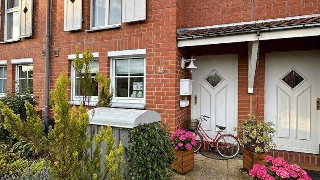 Reihenmittelhaus zur Miete 1.950 € 4 Zimmer 125 m² 122 m² Grundstück frei ab 01.03.2026 Am Dornberg Farmsen-Berne Hamburg 22159