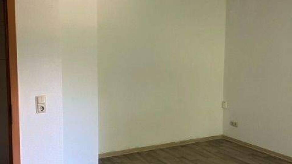 Wohnung zur Miete 360 € 2 Zimmer 60,7 m² 1. Geschoss Friedrich-Engels-Straße 37 Lauta 02991