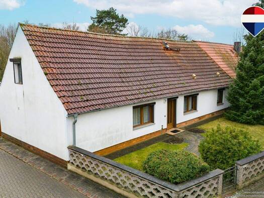 Einfamilienhaus zum Kauf 99.000 € 3 Zimmer 81,8 m² 907 m² Grundstück Eichenbarleben 39167