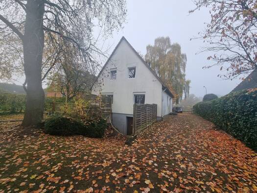 Einfamilienhaus zur Miete 2.400 € 6 Zimmer 140 m² 1.000 m² Grundstück frei ab sofort Garstedt Norderstedt 22848