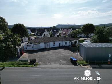 Haus zum Kauf 349.500 € 9 Zimmer 420 m² 1.600 m² Grundstück Emmern Emmerthal 31860