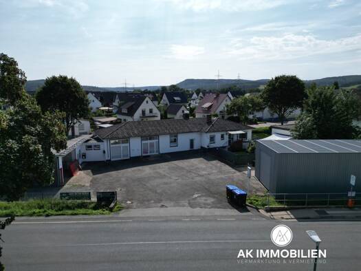 Haus zum Kauf 349.500 € 9 Zimmer 420 m² 1.600 m² Grundstück Emmern Emmerthal 31860