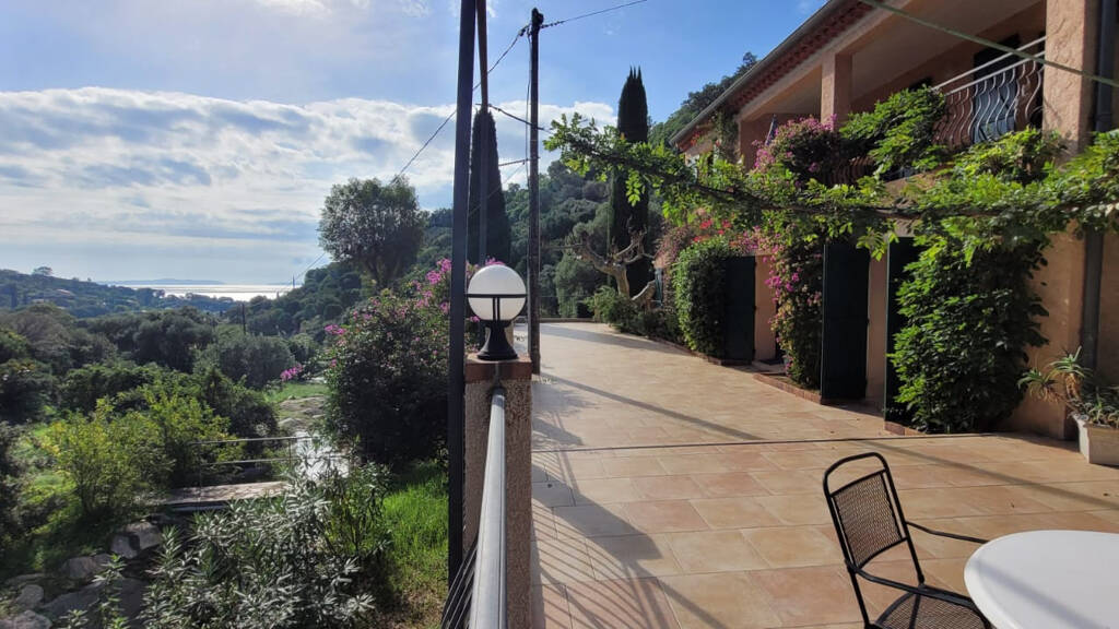 Einfamilienhaus zum Kauf 1.650.000 € 220 m² 40.000 m² Grundstück LE LAVANDOU 83980