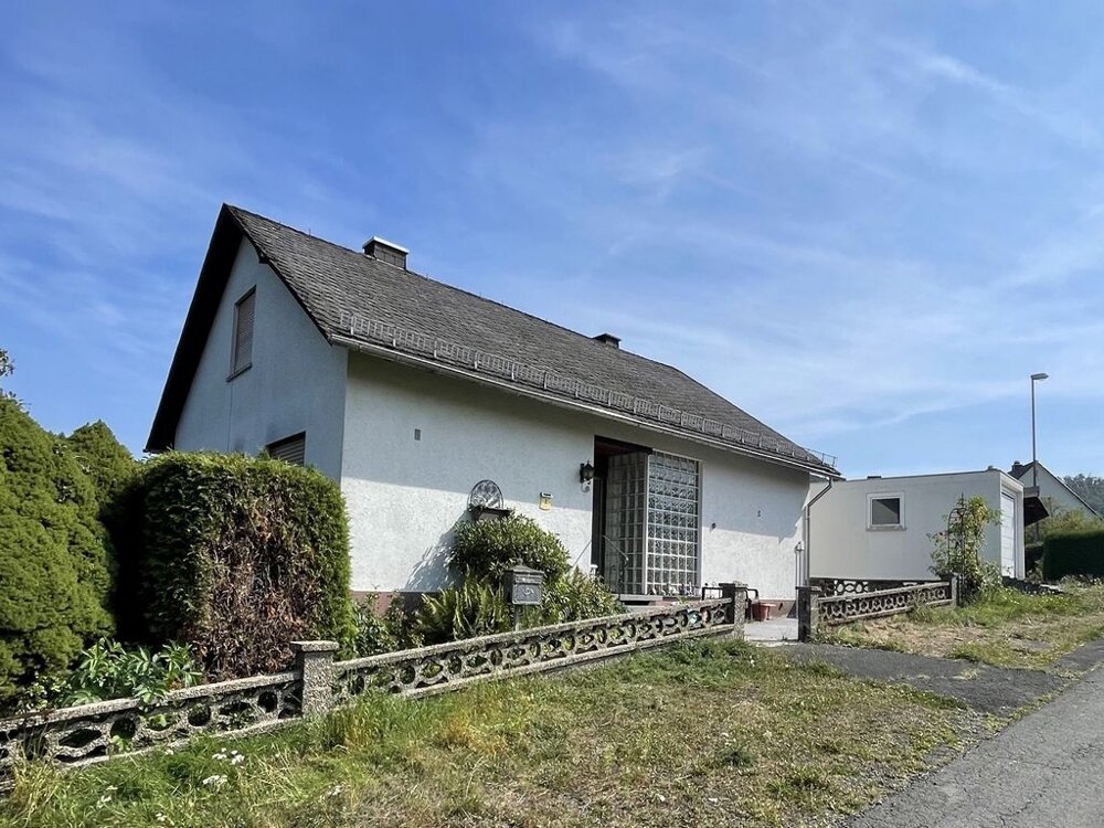 Einfamilienhaus zum Kauf 259.000 € 6 Zimmer 154 m²<br/>Wohnfläche 1.029 m²<br/>Grundstück Eibach Dillenburg / Eibach 35689