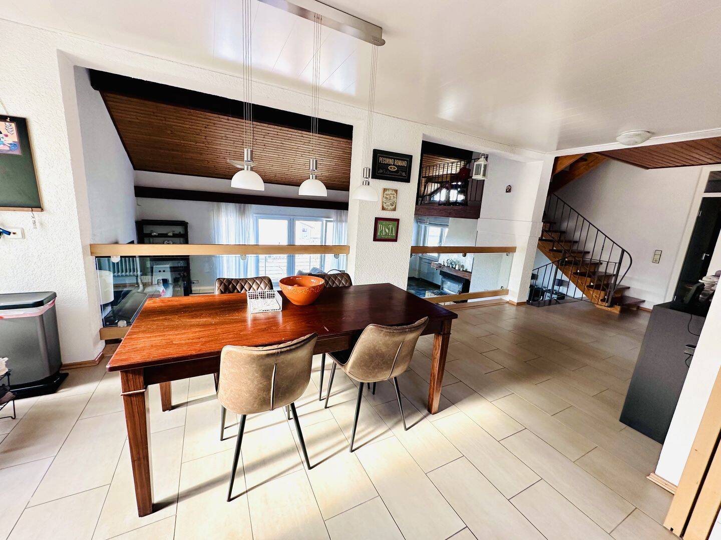 Immobilie in Erzenhausen - Erzenhausen - Lichtdurchflutetes, geräumiges Wohnhaus mit Einliegerwohnung in Top-Lage - Bild 4