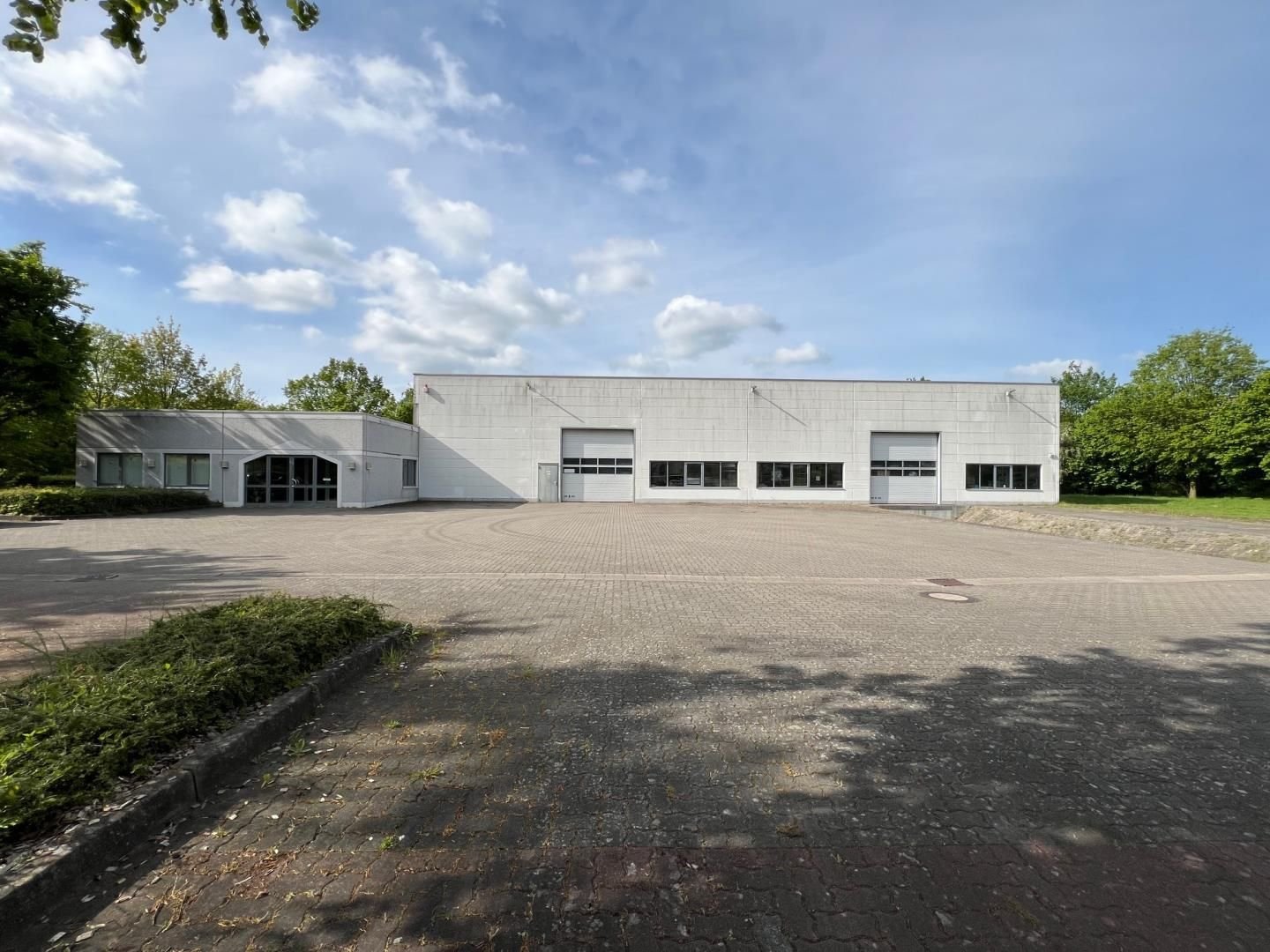 Lagerhalle zum Kauf 1.500.000 € 770 m²<br/>Lagerfläche ab 770 m²<br/>Teilbarkeit Am Schloß Ahrensburg 22926