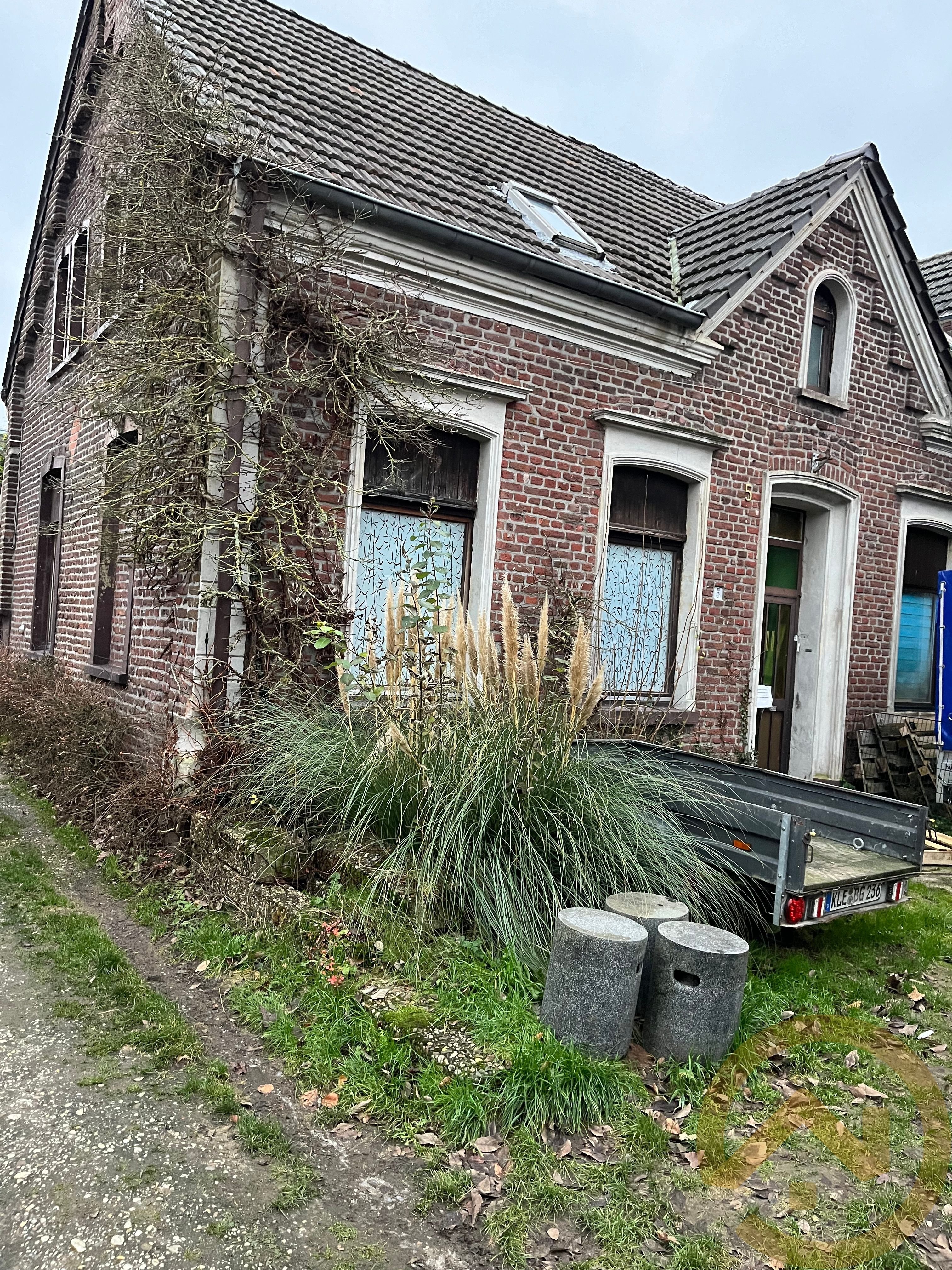 Mehrfamilienhaus zum Kauf 226.000 € 10 Zimmer 250 m²<br/>Wohnfläche 1.138 m²<br/>Grundstück ab sofort<br/>Verfügbarkeit Kervenheim / Kervendonk Kevelaer 47627