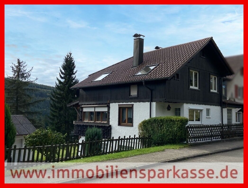 Doppelhaushälfte zum Kauf 320.000 € 5,5 Zimmer 166 m²<br/>Wohnfläche 622 m²<br/>Grundstück ab sofort<br/>Verfügbarkeit Sprollenhaus Bad Wildbad 75323